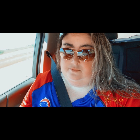 Meet your Posher, Melissa - Picture 2 of 7